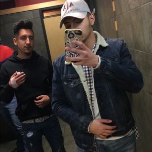 Meet your Posher, Isai